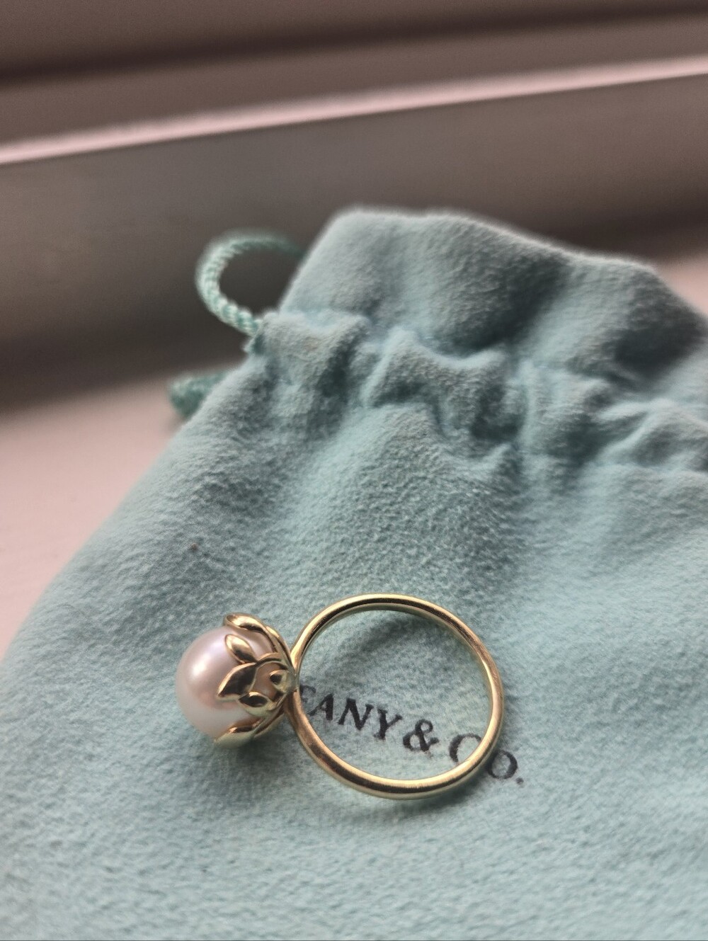 Tiffany & Co. Paloma Picasso Olive leaf Pearl Ring